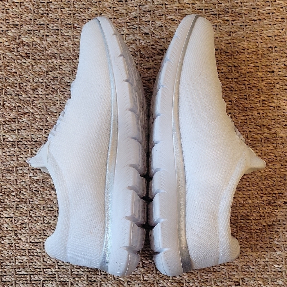 Skechers White and Silver Women's Sneakers Wide Fit Size 9.5 - Picture 5 of 9